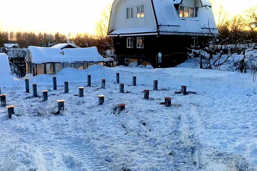 Стройка без остановки: почему зима - отличное время для свайного фундамента